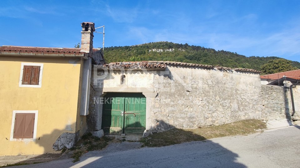 Istra, Brest, Ćićarija, stara kamena kuća s okućnicom