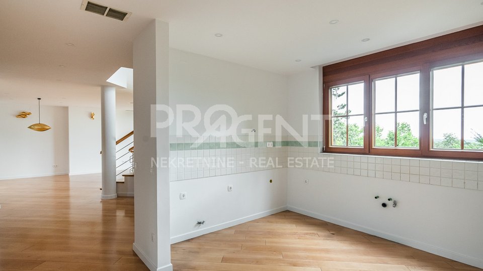 House, 350 m2, For Sale, Zagreb - Remete