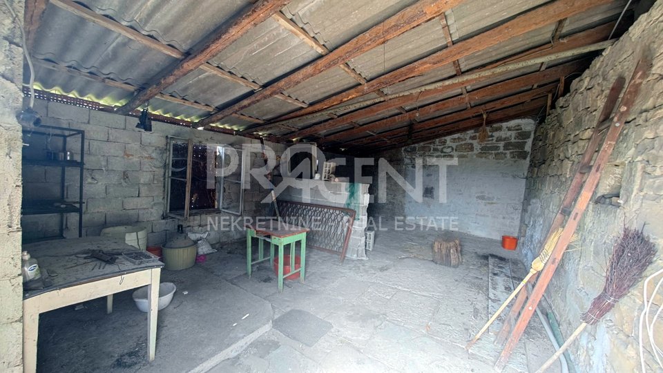 ISTRA, BUZET, PRODAJE SE KUĆA S POGLEDOM NA JEZERO