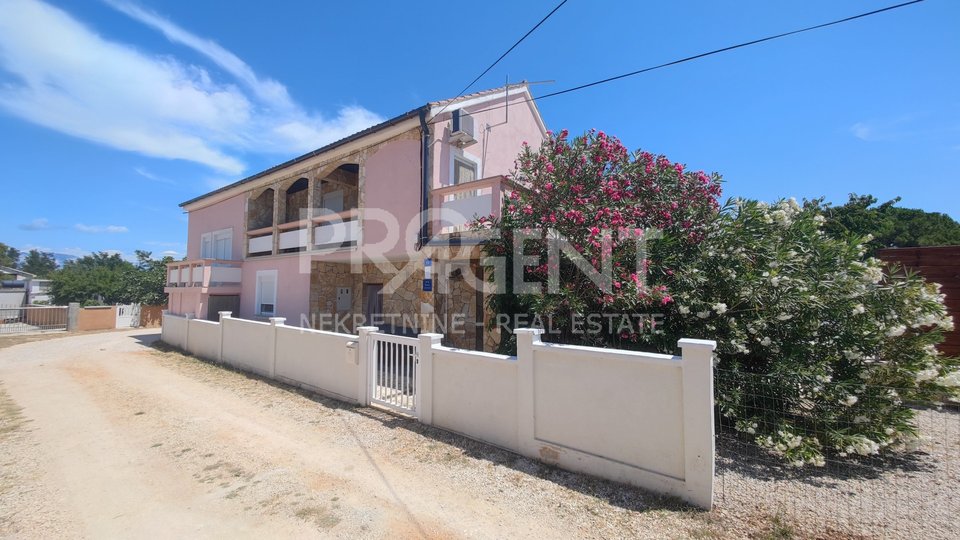 Dalmatia, Vir, detached house with pool and six apartments
