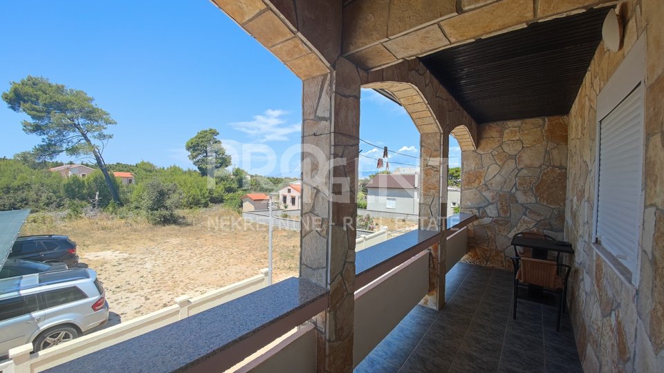 Dalmatia, Vir, detached house with pool and six apartments