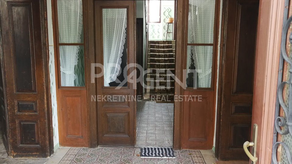 House, 450 m2, For Sale, Buzet - Roč