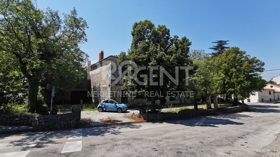 Istria, spacious stone house in the center of Roc