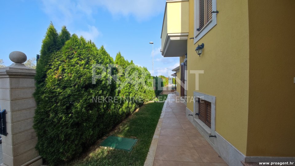 House, 205 m2, For Sale, Fažana