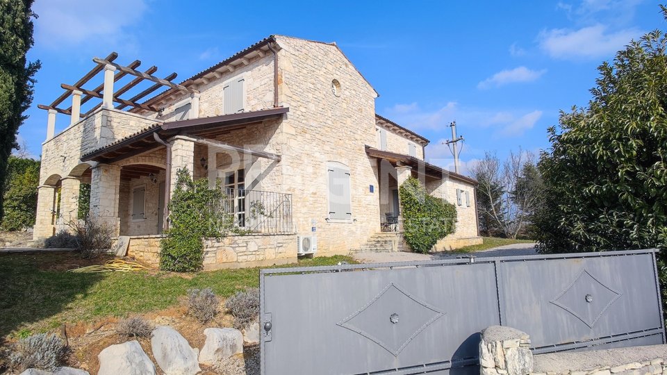 ISTRIA, BUZET, FURNISHED STONE HOUSE WITH SWIMMING POOL FOR SALE