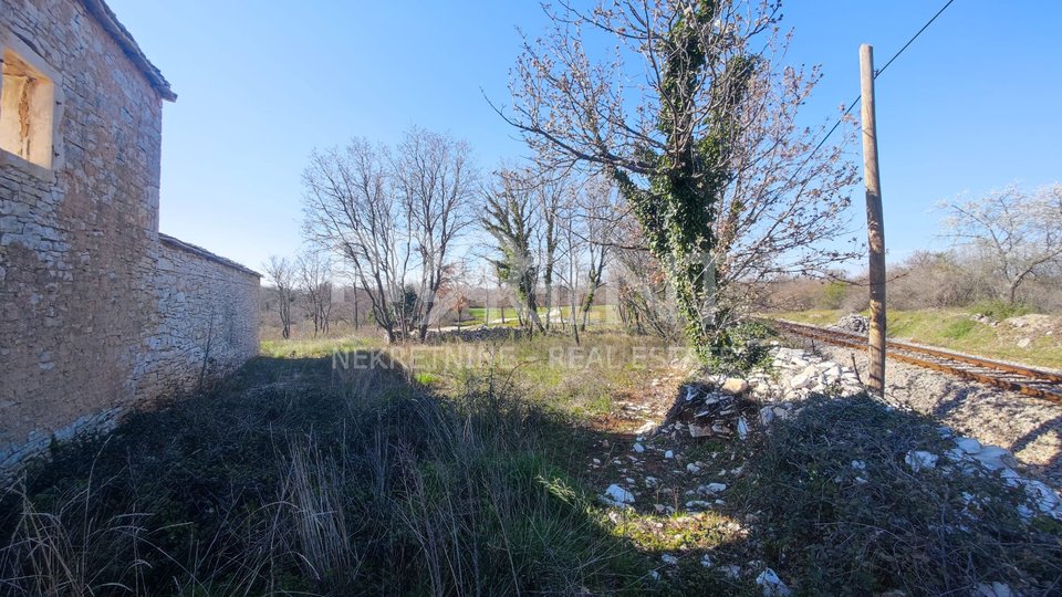 ISTRIA, VODNJAN, STONE BUILDING AND LAND, FOR SALE