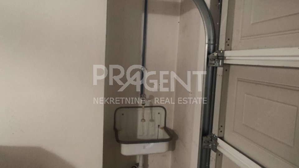 ZAGREB, REMETE, THREE-ROOM APARTMENT WITH GARAGE, FOR SALE