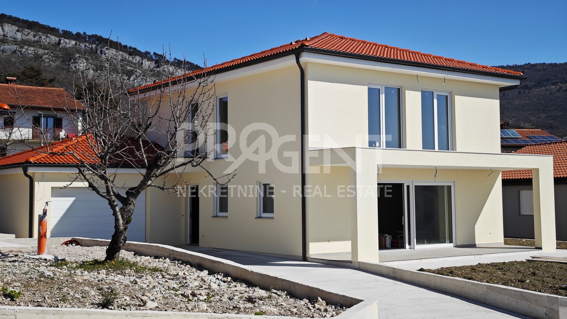 House, 195 m2, For Sale, Buzet - Roč