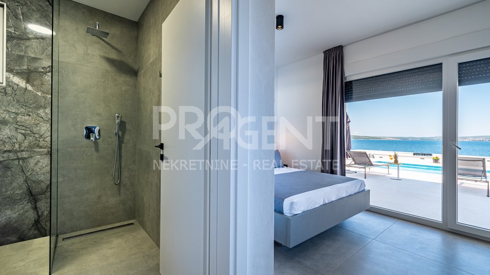 ZADAR, NOVIGRAD, HAUS MIT POOL, ZU VERKAUFEN