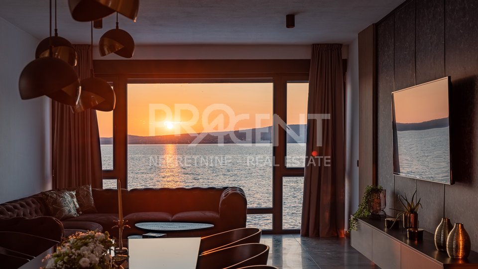 House, 350 m2, For Sale, Novigrad