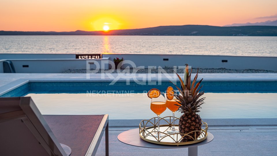 ZADAR, NOVIGRAD, HAUS MIT POOL, ZU VERKAUFEN