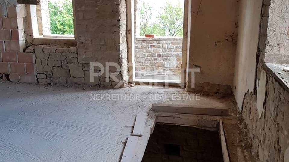 ISTRIA, MOTOVUN, OLD STONE HOUSE FOR RENOVATION