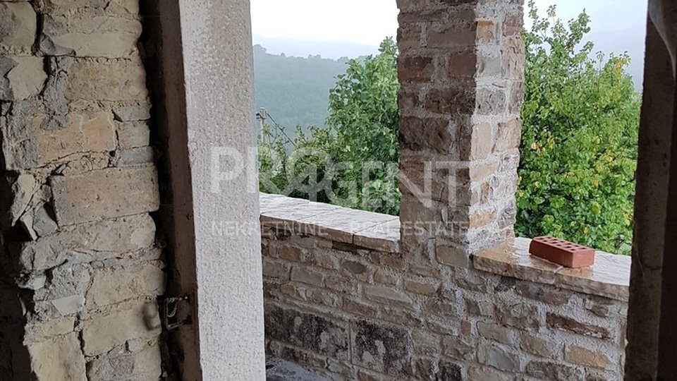 ISTRIEN, MOTOVUN, ALTES STEINHAUS ZUR RENOVIERUNG