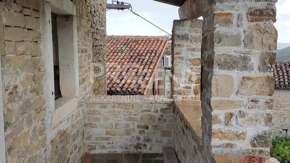 ISTRIA, MOTOVUN, OLD STONE HOUSE FOR RENOVATION