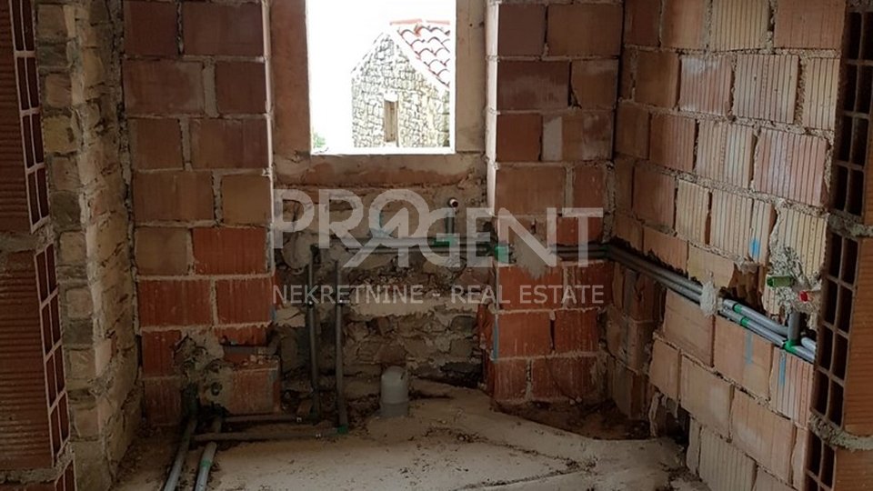 ISTRIA, MOTOVUN, OLD STONE HOUSE FOR RENOVATION