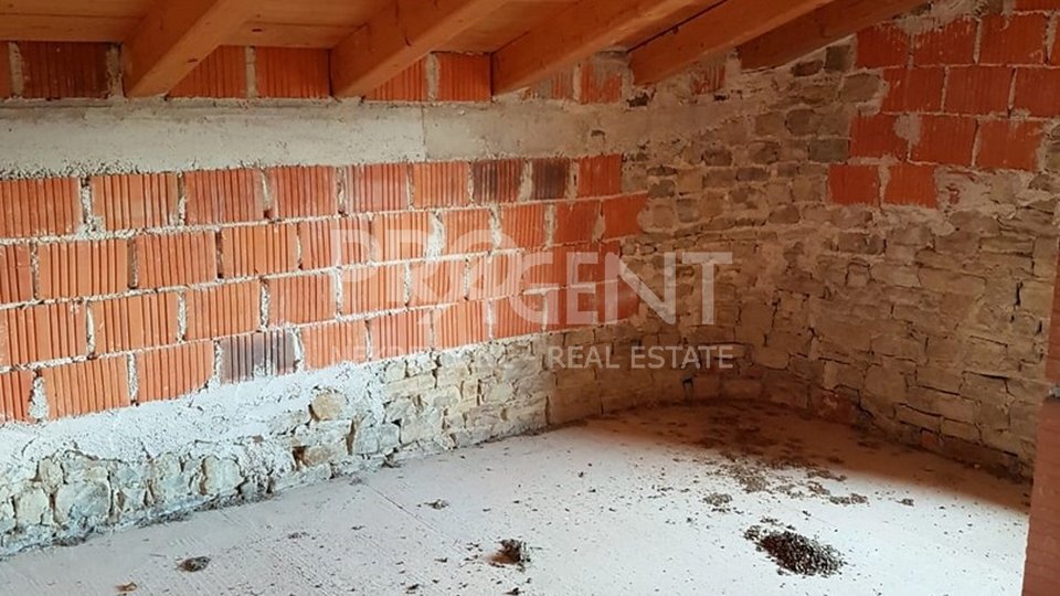 ISTRIA, MOTOVUN, OLD STONE HOUSE FOR RENOVATION