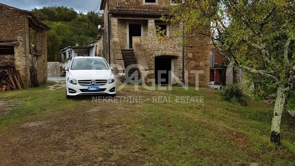 ISTRIA, MOTOVUN, OLD STONE HOUSE FOR RENOVATION