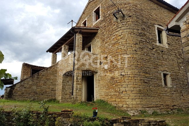 ISTRIA, MOTOVUN, OLD STONE HOUSE FOR RENOVATION