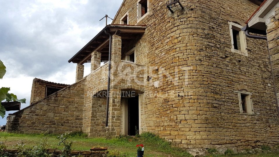 ISTRIA, MOTOVUN, OLD STONE HOUSE FOR RENOVATION