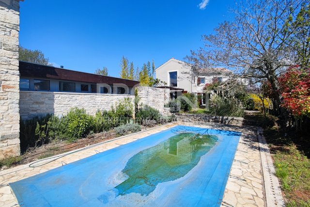 ISTRIA, BUJE, STONE HOUSE WITH SWIMMING POOL, FOR SALE