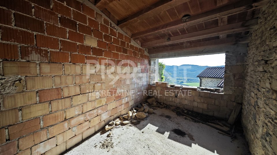 ISTRIEN, MOTOVUN, ALTES STEINHAUS ZUR RENOVIERUNG