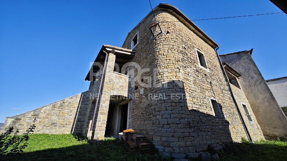 ISTRIEN, MOTOVUN, ALTES STEINHAUS ZUR RENOVIERUNG