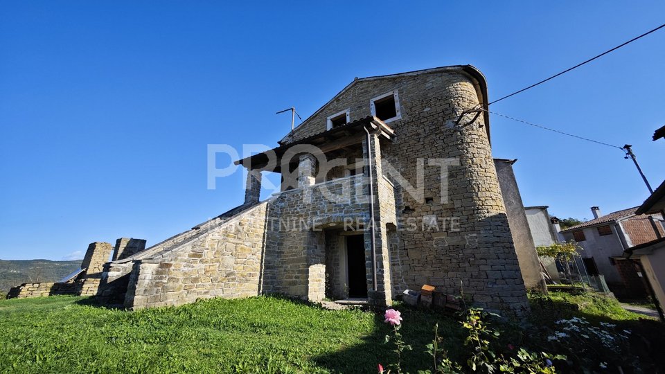 ISTRIEN, MOTOVUN, ALTES STEINHAUS ZUR RENOVIERUNG