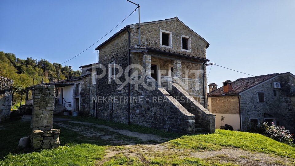 ISTRIEN, MOTOVUN, ALTES STEINHAUS ZUR RENOVIERUNG