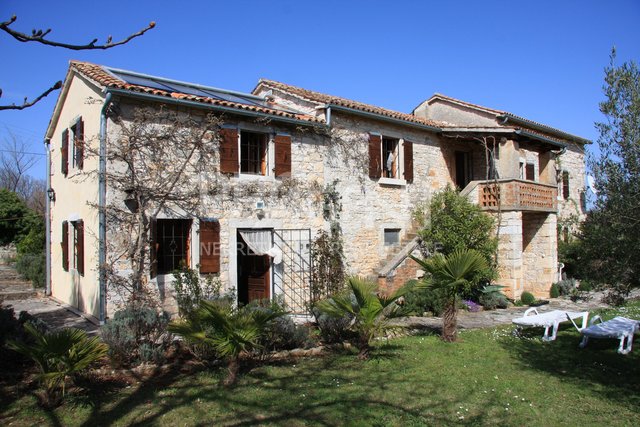 Authentic istrian stone house with 1 ha building land