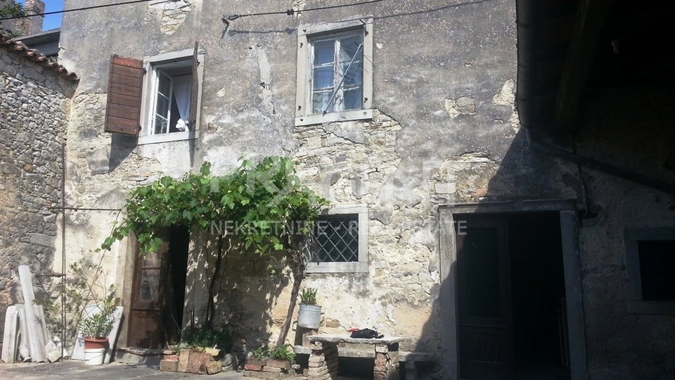 Old stone house in Buzet (old town)