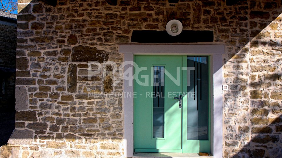 Motovun, renovated old stone house with swimming pool
