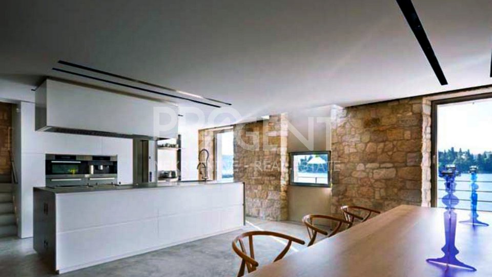 House, 230 m2, For Sale, Rovinj