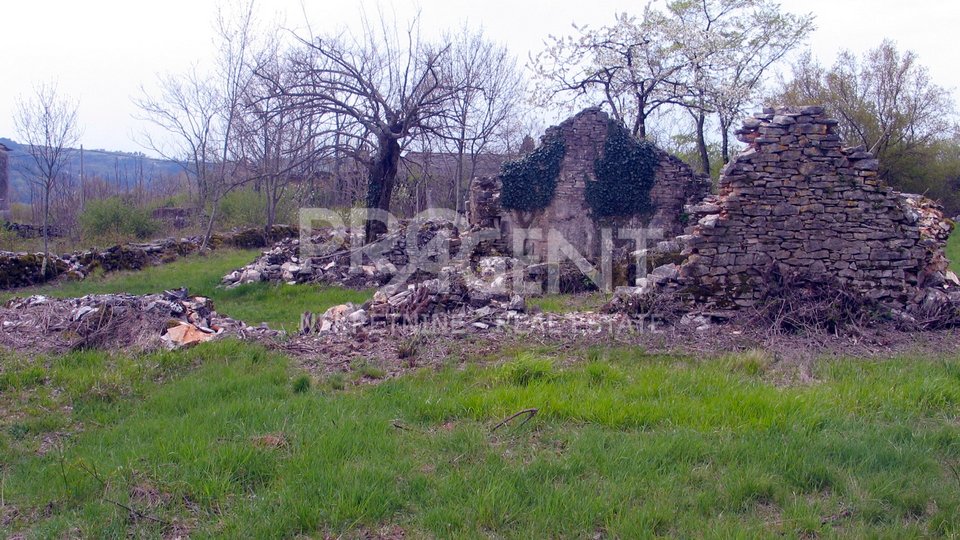 Building land near Oprtalj (Jadroni)