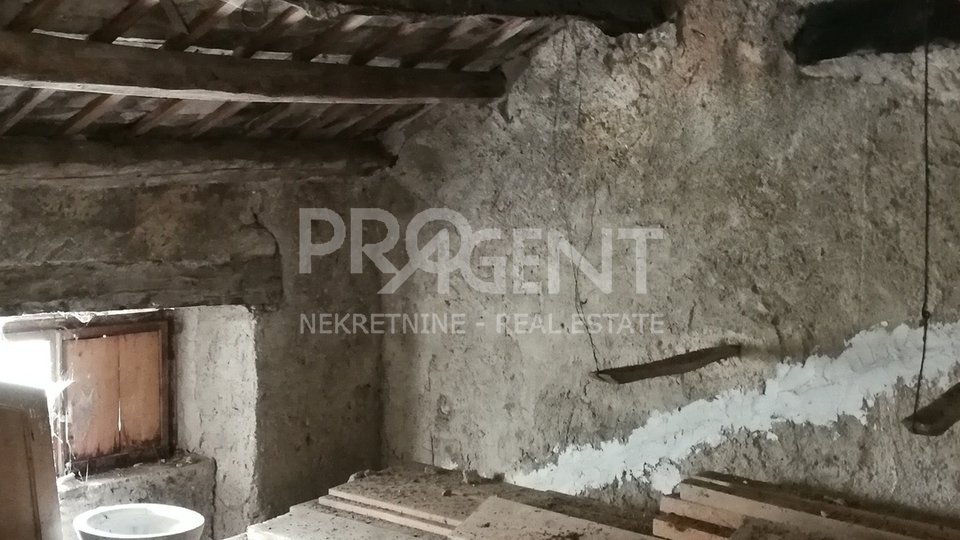 Stara kamena kuća na Ćićariji