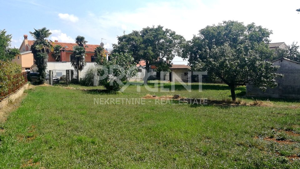 Istria, house with two apartments 5 km from the sea
