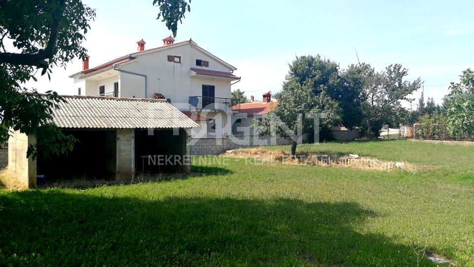 Istria, house with two apartments 5 km from the sea