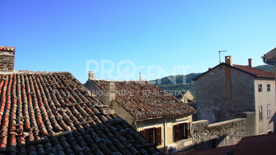 Detached house in the old town of Buzet