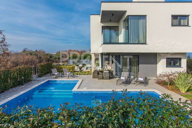 Poreč, newly built house with swimming pool