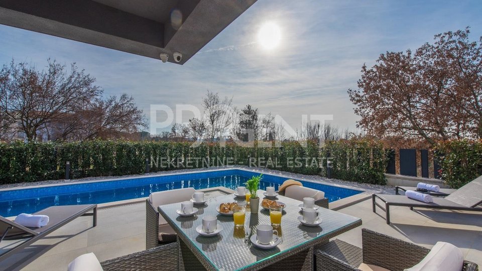 Poreč, newly built house with swimming pool