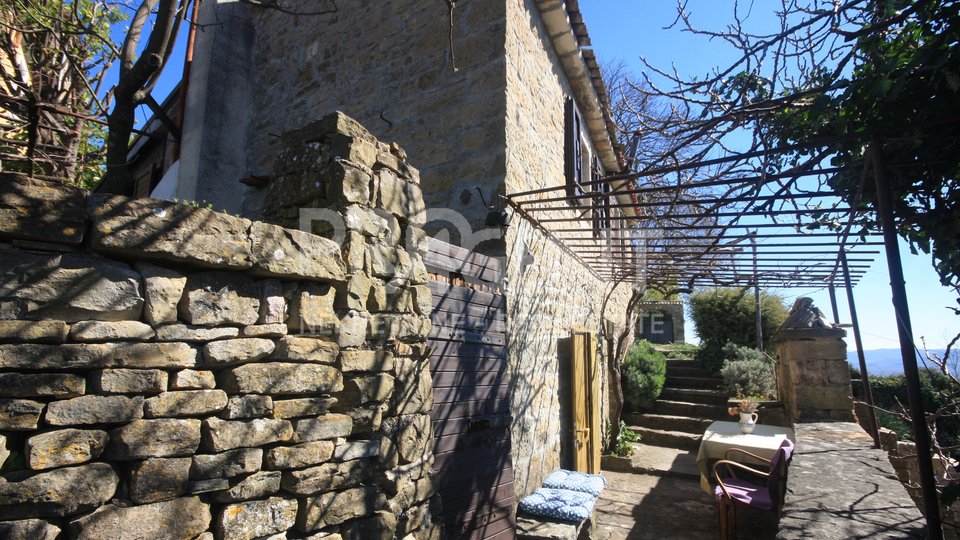 Istria, stone house in Grožnjan with a view of the sea