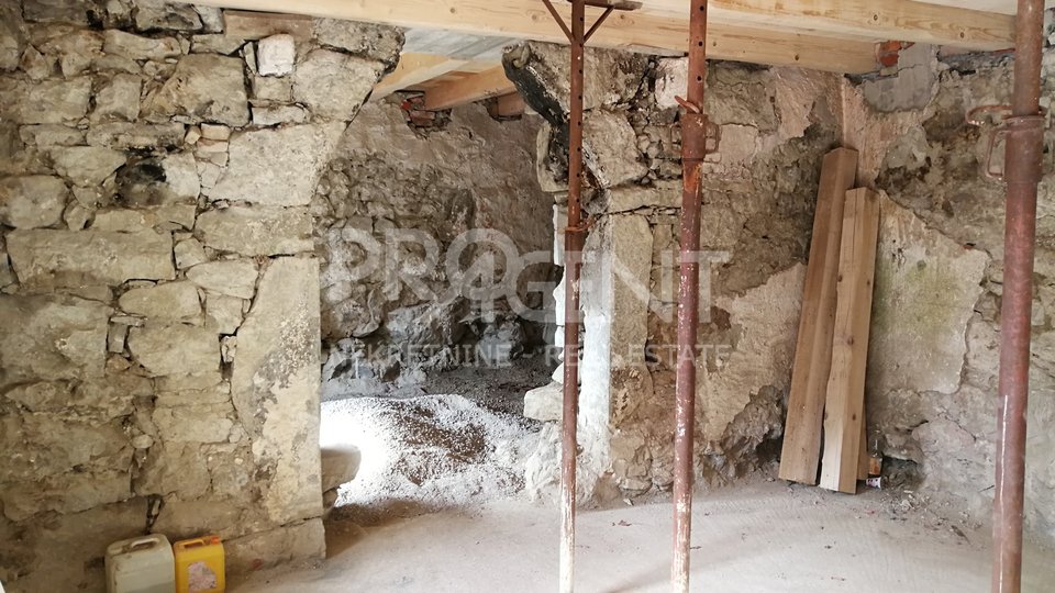 ISTRIA, BUZET, STONE HOUSE FOR ADAPTATION, FOR SALE