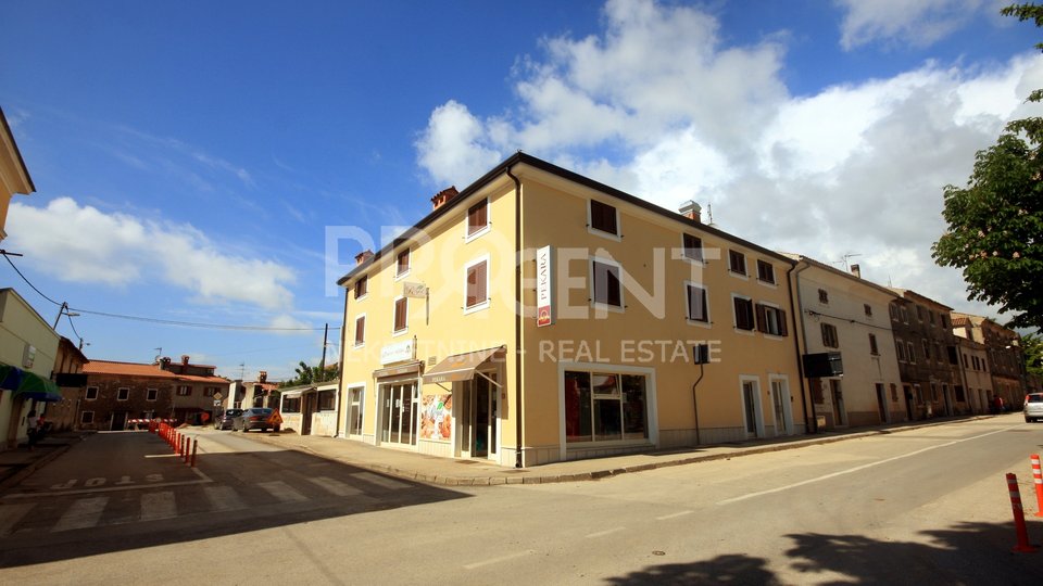 Istria, business-residential building with restaurant, office, baker and three apartments