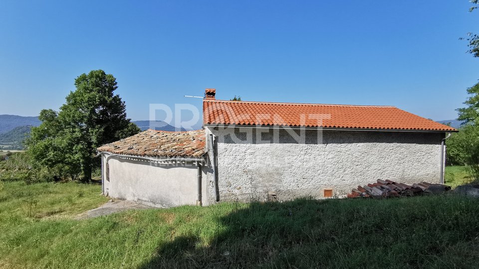 ISTRIA, BUZET, STONE HOUSE AND 2.5 ha OF LAND, FOR SALE