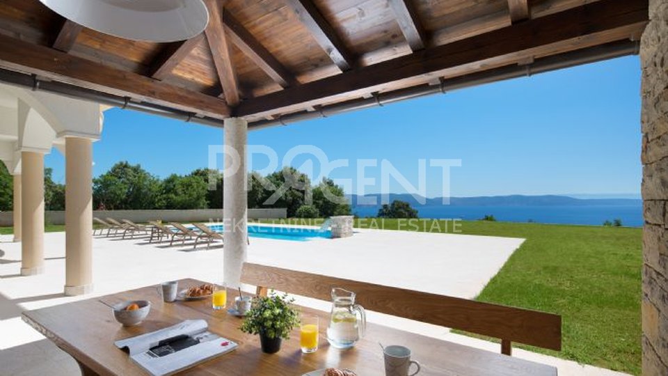 Villa mit herrlichem Blick auf das Meer und die Insel Cres