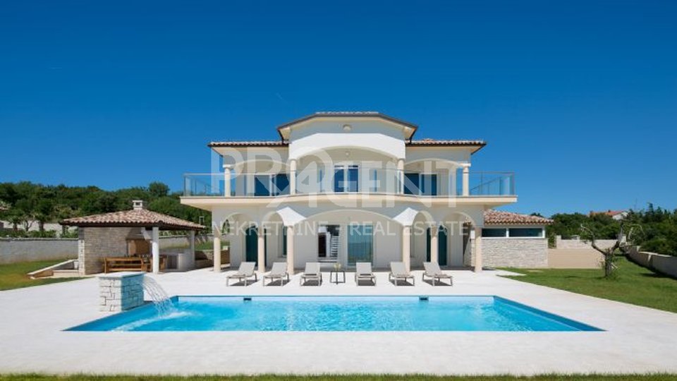 Villa with a beautiful view of the sea and the island of Cres