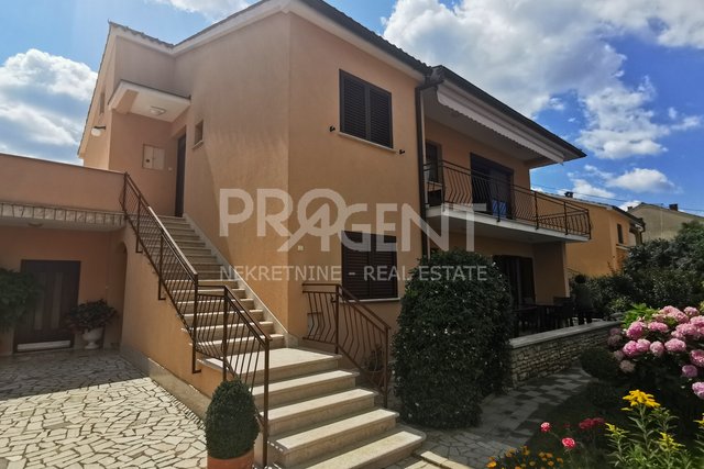 Porec, house with two apartments