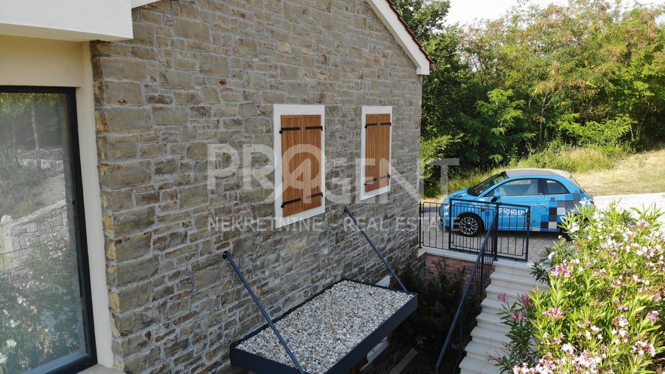 Istria, Attractive modern house with a view of Draguć