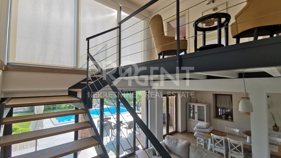 Istra, atraktivna moderna kuća s pogledom na Draguć