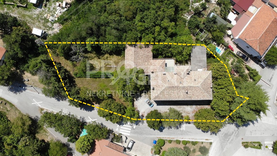 Istria, spacious stone house in the center of Roc
