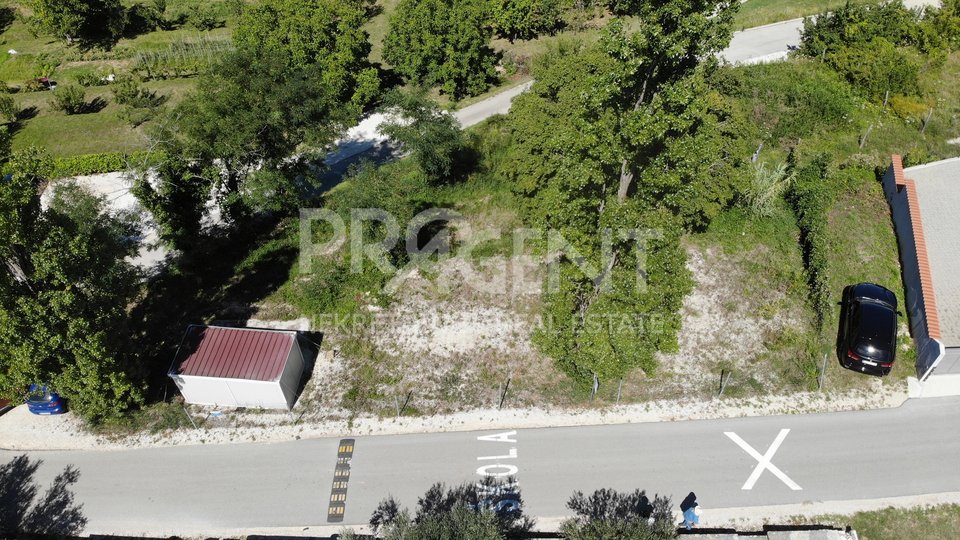 Istra, Momjan, građevinsko zemljište s dozvolom za gradnju